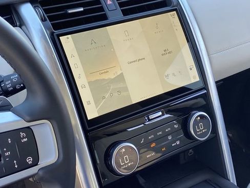 Used 2025 Land Rover Discovery S image 13