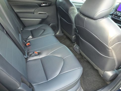 Certified 2026 Toyota Highlander XLE image 18