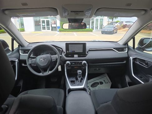 Used 2025 Toyota RAV4 LE FWD image 17