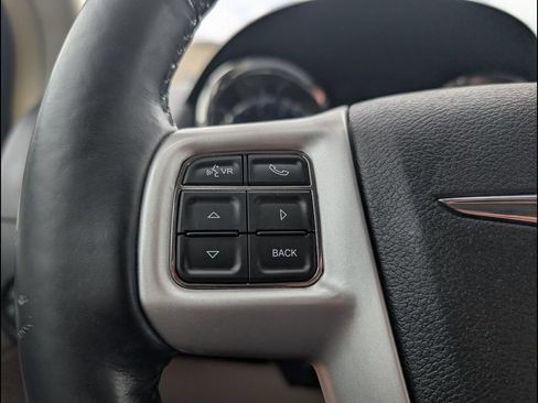 Used 2014 Chrysler Town & Country Touring w/ Driver Convenience Group FWD image 14