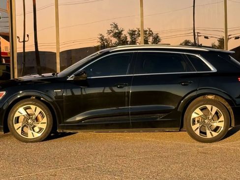 Used 2022 Audi e-tron Premium image 5