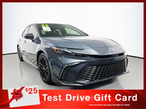 Used 2025 Toyota Camry SE image 1