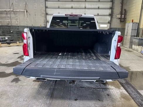 Used 2022 Chevrolet Silverado 1500 High Country w/ High Country Premium Package AWD/4WD image 11