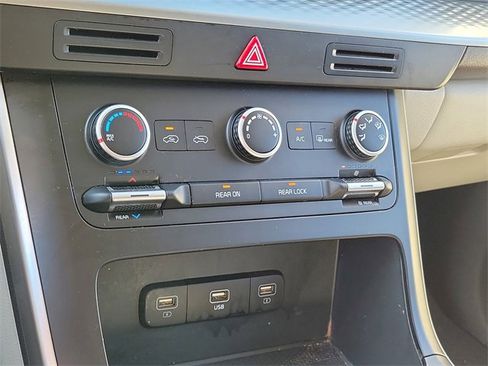 Certified 2024 Kia Carnival LX image 26