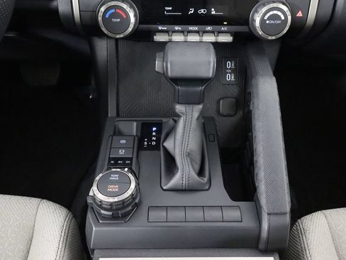 Used 2025 Toyota 4Runner SR5 AWD/4WD image 29