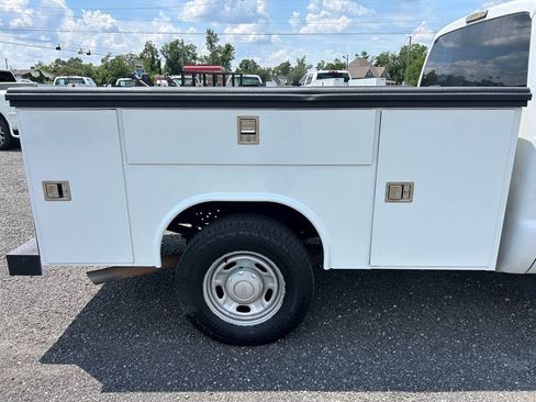 Used 2015 Ford F250 XL w/ Power Equipment Group RWD image 5
