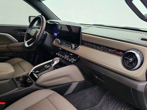 Used 2025 Chevrolet Colorado ZR2 w/ Technology Package image 26