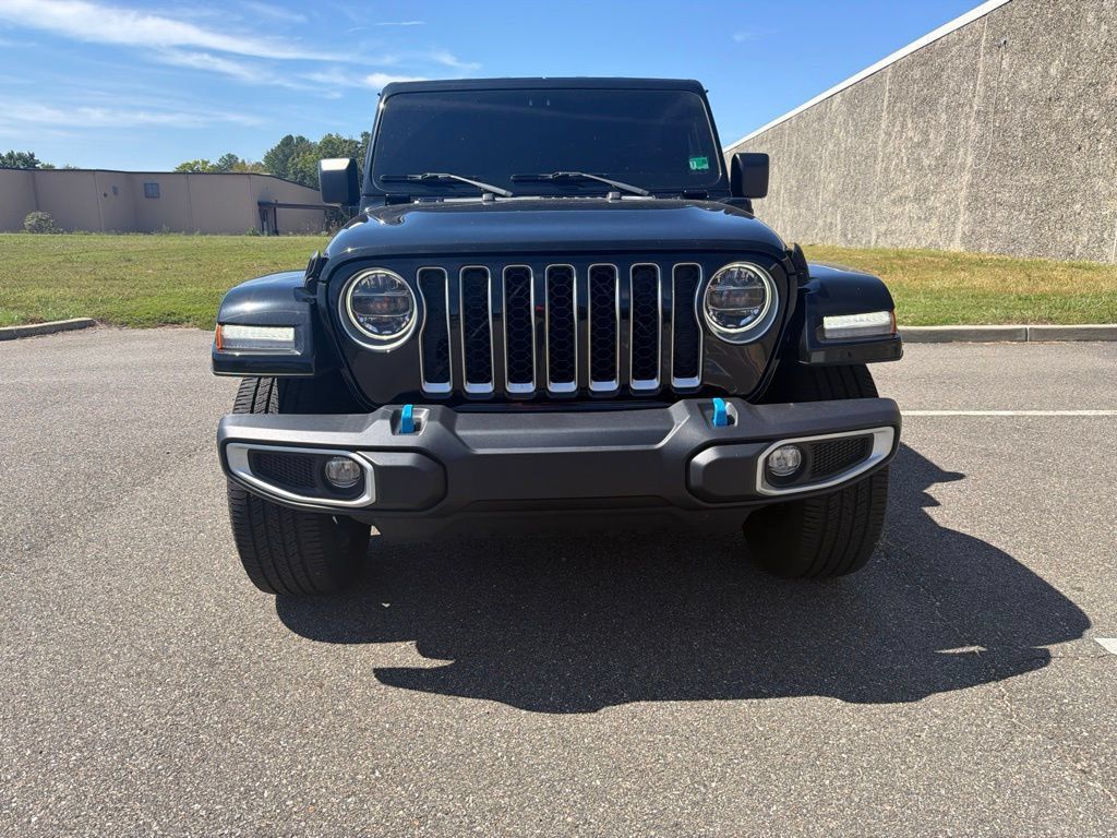 Used 2022 Jeep Wrangler Unlimited Sahara w/ Cold Weather Group AWD/4WD image 2