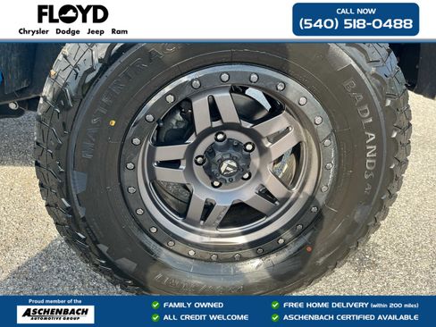 Used 2015 Jeep Wrangler Unlimited Sahara w/ Connectivity Group AWD/4WD image 36