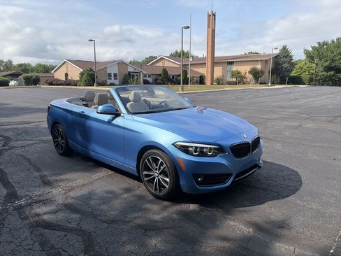Used 2020 BMW 230i Convertible RWD image 3