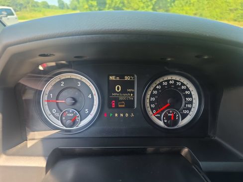 Used 2018 RAM 3500 Tradesman w/ Chrome Appearance Group RWD image 15