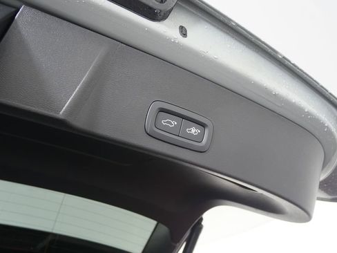 Used 2025 Volvo XC40 B5 Plus w/ Climate Package image 16