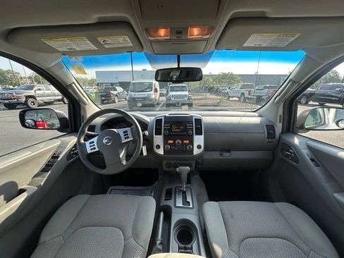 Used 2014 Nissan Frontier SV w/ SV Value Truck Package RWD image 2