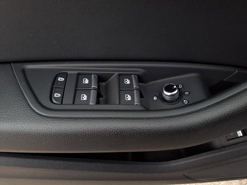 Used 2023 Audi A4 2.0T Premium w/ Convenience Package image 9