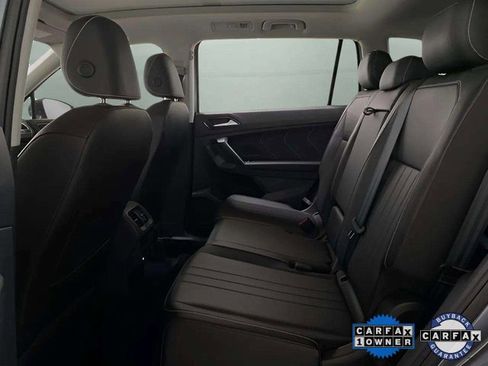 Used 2023 Volkswagen Tiguan SE w/ Panoramic Sunroof Package image 19