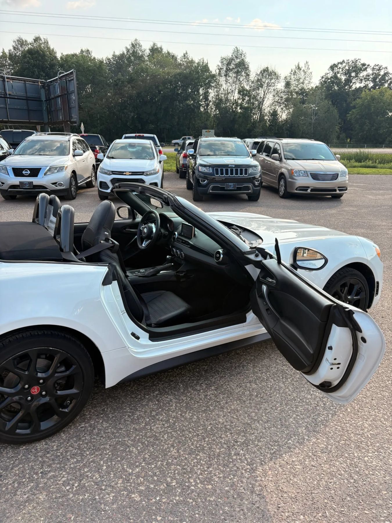 Used 2019 FIAT 124 Spider Abarth w/ Navigation & Sound Group RWD image 34