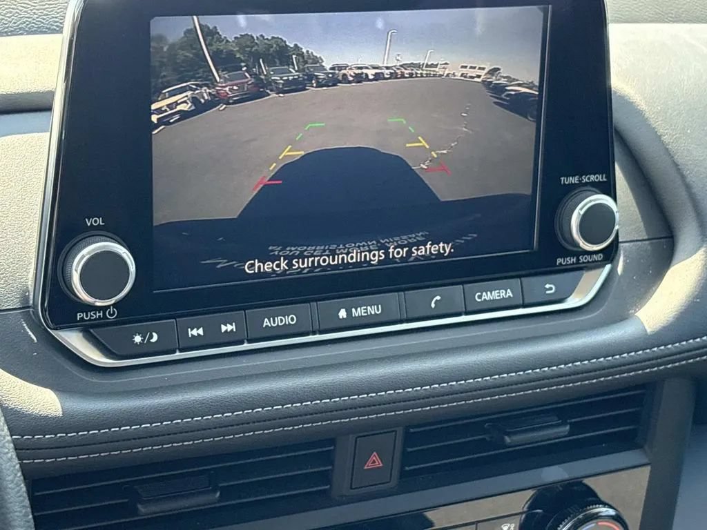 Used 2025 Nissan Rogue S FWD image 28