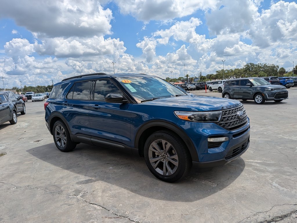 Used 2023 Ford Explorer XLT w/ Equipment Group 202A RWD image 2