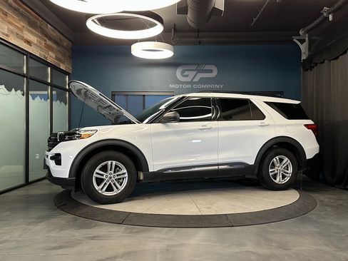 Used 2020 Ford Explorer XLT image 25