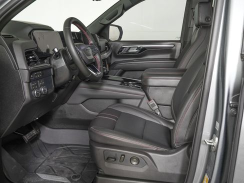 Used 2026 Chevrolet Tahoe RST w/ RST Performance Edition AWD/4WD image 17