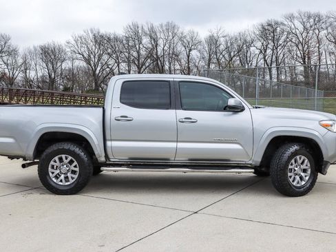 Used 2017 Toyota Tacoma SR5 w/ Tow Package image 5