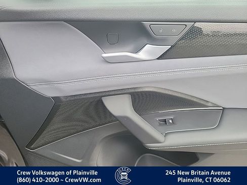 Certified 2025 Volkswagen Tiguan SE image 41