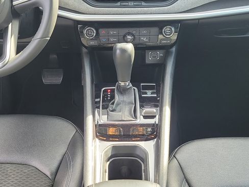 Used 2024 Jeep Compass Latitude image 20