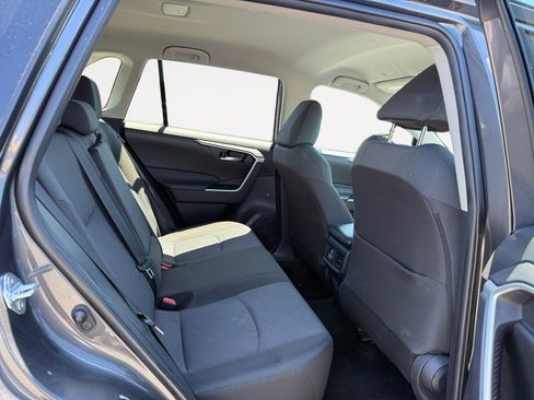 Used 2025 Toyota RAV4 XLE FWD image 18