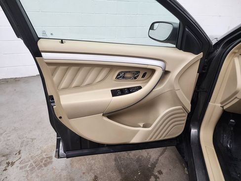 Used 2017 Ford Taurus SE FWD image 9