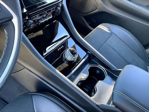 New 2025 Jeep Grand Cherokee Altitude image 7