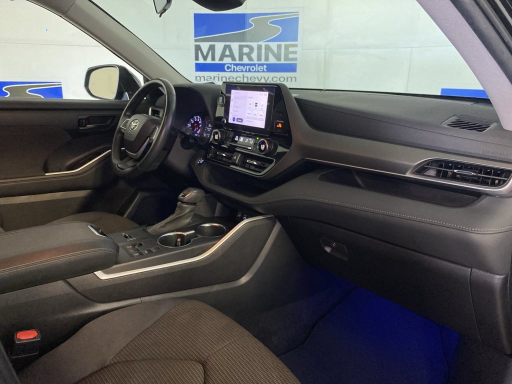 Used 2023 Toyota Highlander LE FWD image 34