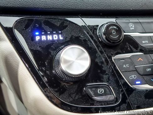 Used 2021 Chrysler Voyager Lxi FWD image 18