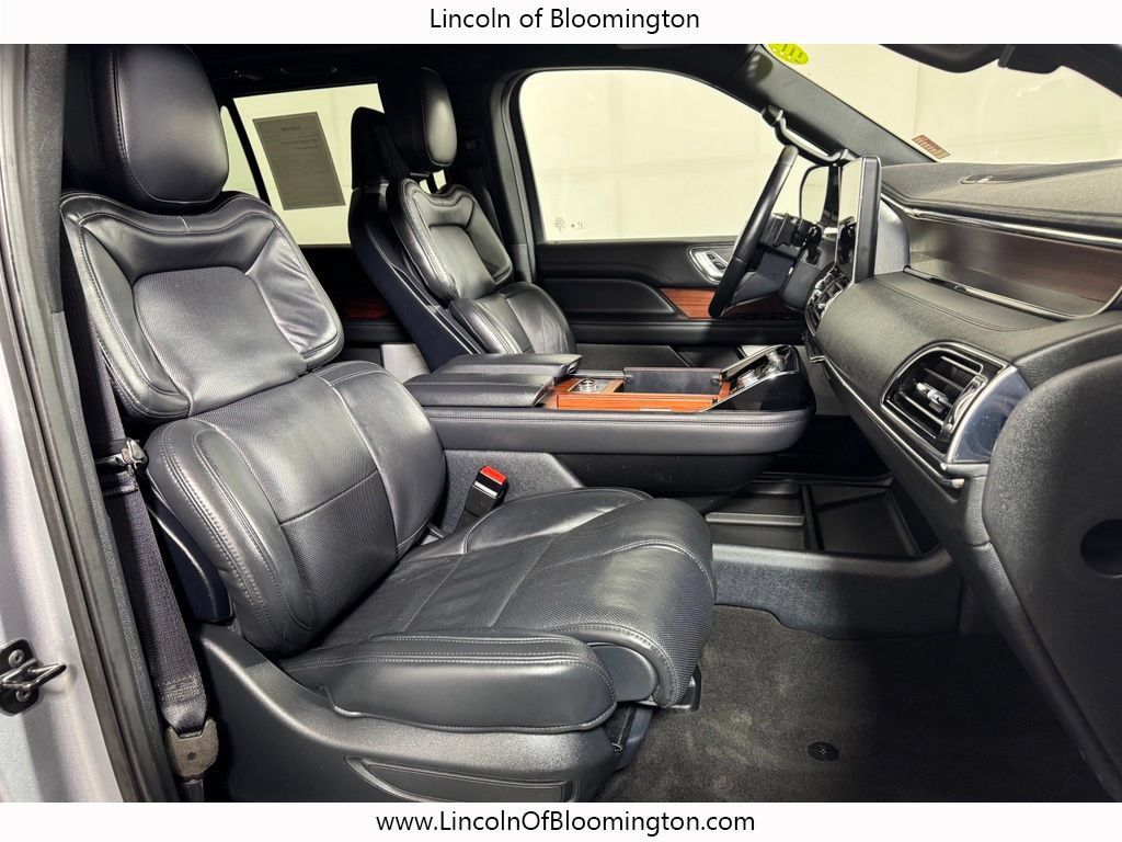 Certified 2023 Lincoln Navigator Reserve AWD/4WD image 11