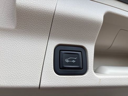 Used 2020 GMC Acadia Denali w/ Technology Package FWD image 49