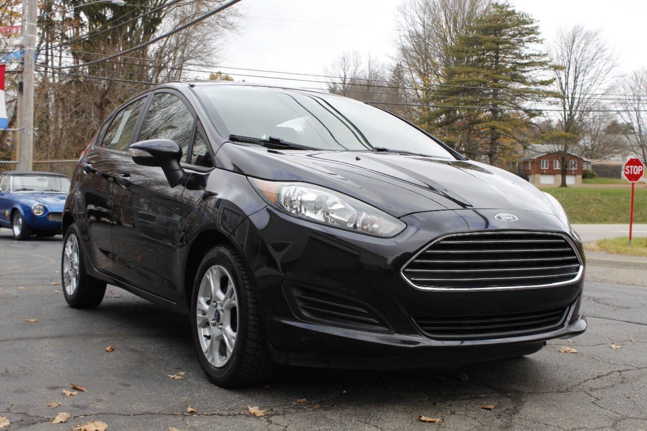 Used 2015 Ford Fiesta SE FWD image 2