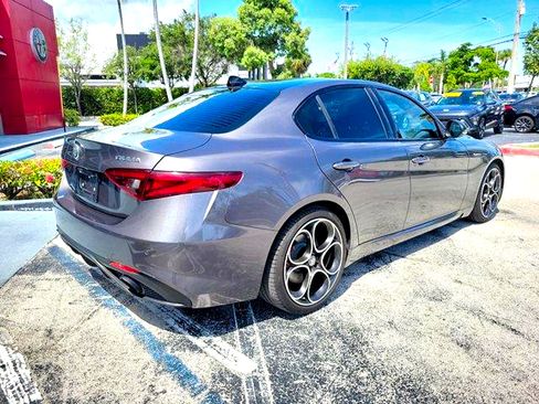 Used 2023 Alfa Romeo Giulia Veloce RWD image 7
