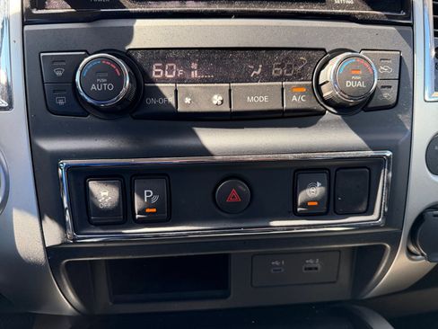 Used 2021 Nissan Titan SV w/ SV Convenience Package RWD image 22