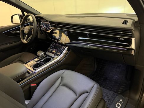 Used 2025 Audi Q7 3.0T Premium Plus w/ Premium Plus Package AWD/4WD image 32