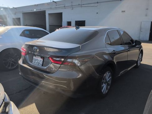 Used 2022 Toyota Camry LE w/ Carpet Mat Package (TMS) FWD image 4