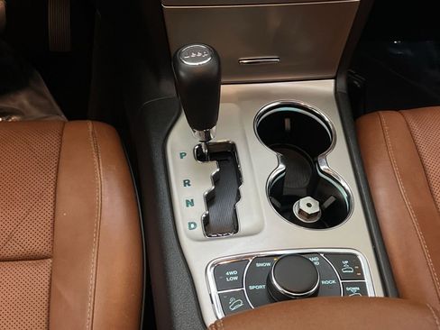 Used 2013 Jeep Grand Cherokee Overland Summit image 20