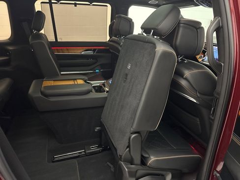 Used 2022 Jeep Grand Wagoneer Series III image 76