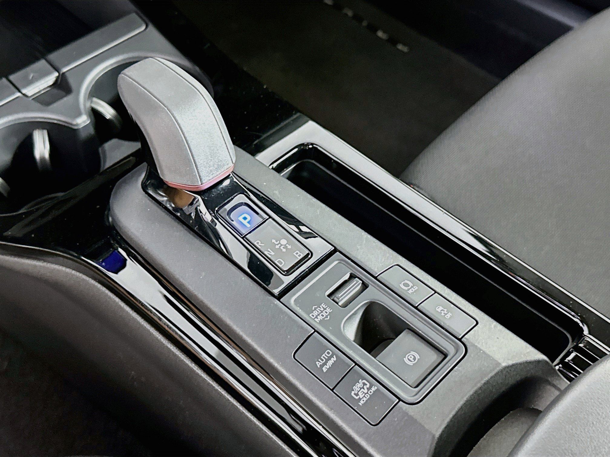 Used 2025 Toyota Prius Plug-In Hybrid FWD image 25