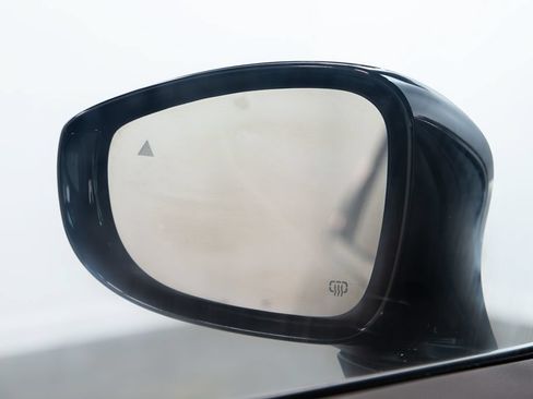 Used 2024 Chrysler Pacifica Touring-L FWD image 30
