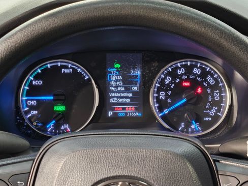 Used 2022 Toyota RAV4 LE AWD/4WD image 15
