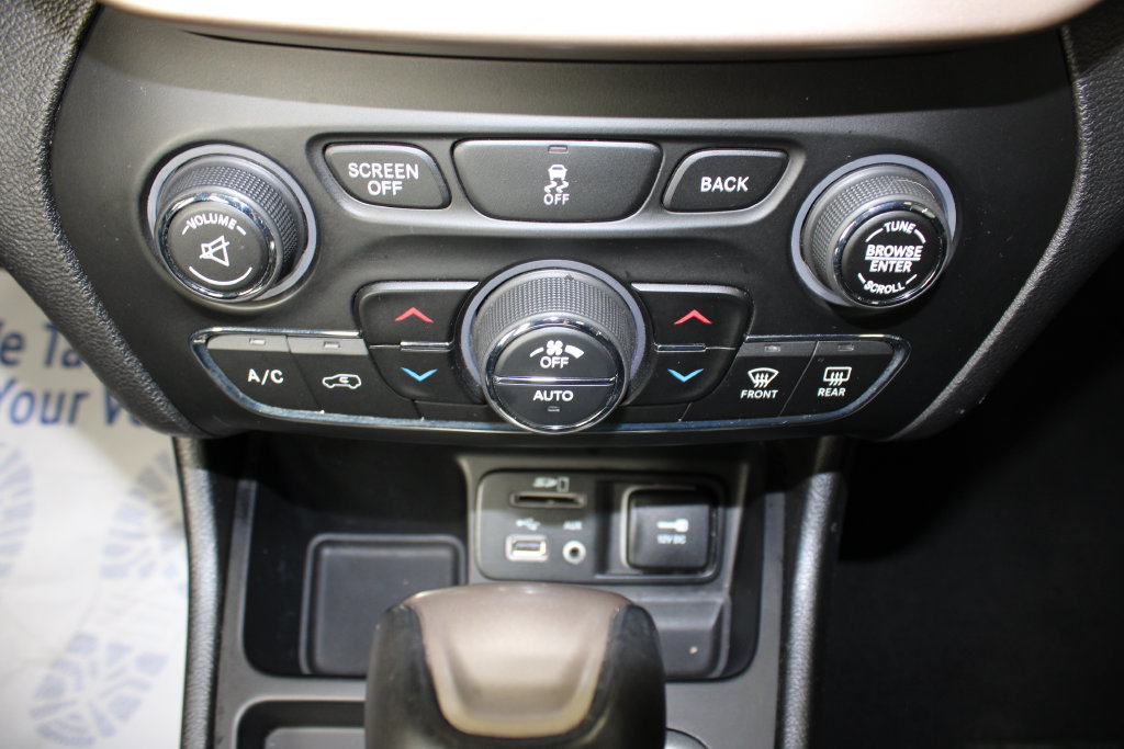 Used 2017 Jeep Cherokee Limited FWD image 11