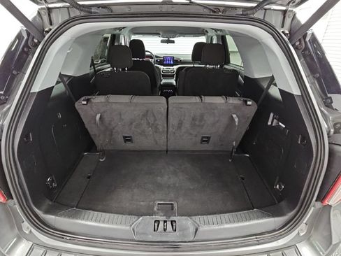 Used 2021 Ford Explorer XLT RWD image 35