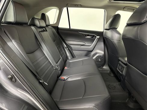 Used 2020 Toyota RAV4 XLE Premium image 22