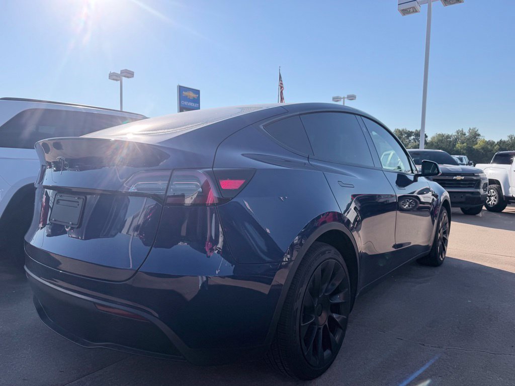 Used 2024 Tesla Model Y 2WD image 13