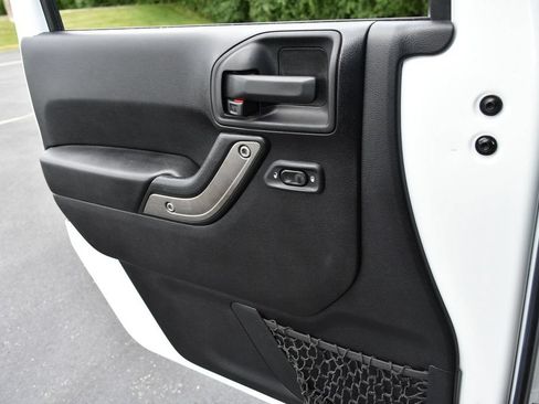 Used 2015 Jeep Wrangler Sport w/ Quick Order Package 24S AWD/4WD image 22