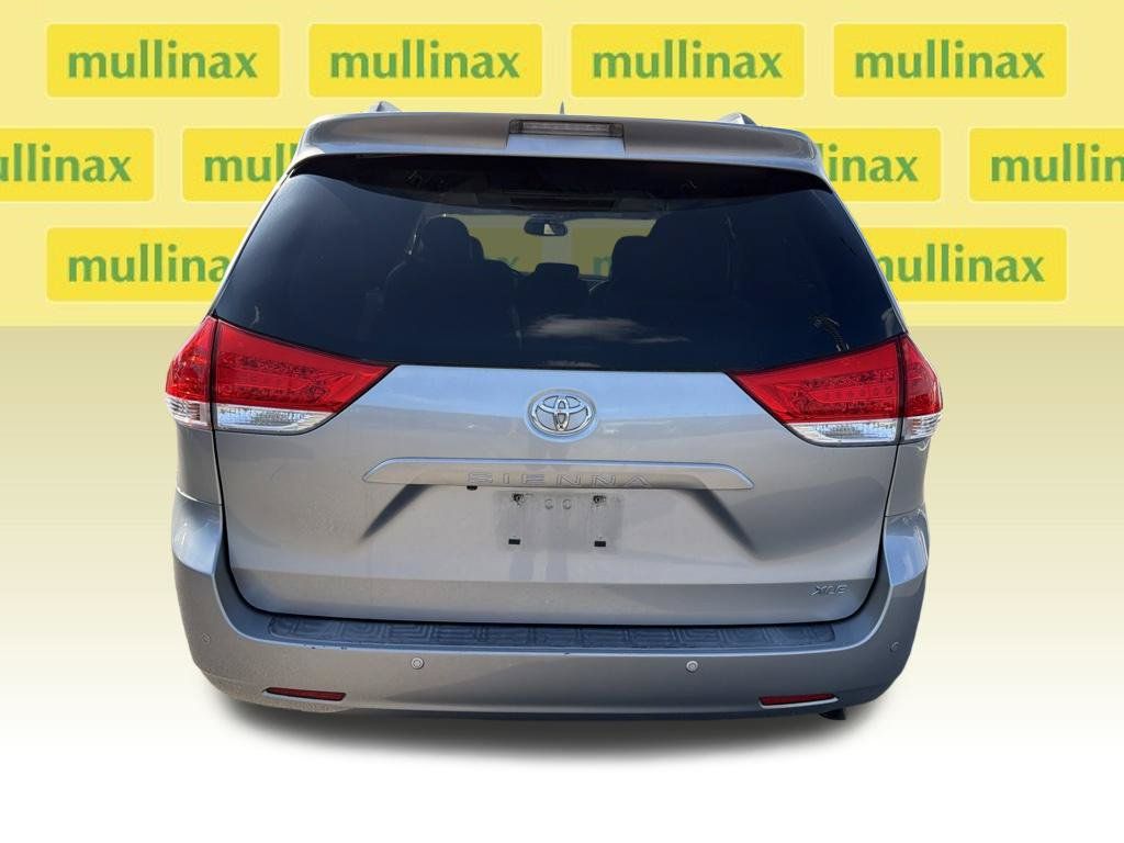 Used 2011 Toyota Sienna XLE w/ Premium Pkg FWD image 9